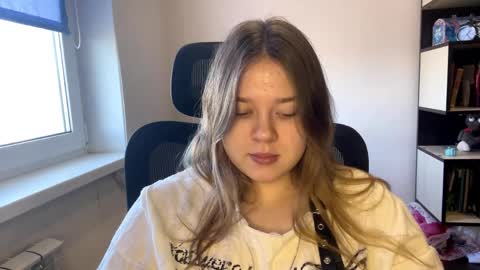 carolindueno online show from March 2026 08:15:01 AM