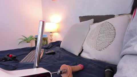 Caroline  online show from June 2026 11:36:02 AM