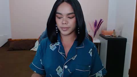 Snapshot of caroline_east chatting on February 2025 01:54:02 PM caroline_east online show from February 2025 01:54:02 PM