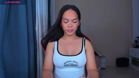 Snapshot of caroline_east chatting on October 2025 04:52:02 PM caroline_east online show from October 2025 04:52:02 PM