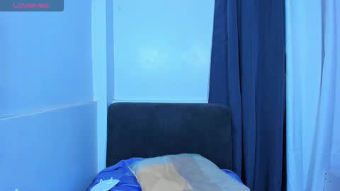 Snapshot of caroline_east chatting on November 2025 11:22:02 AM caroline_east online show from November 2025 11:22:02 AM