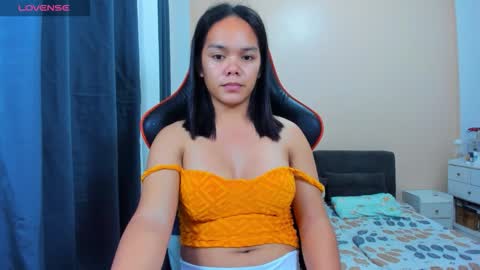 Snapshot of caroline_east chatting on November 2025 06:39:01 PM caroline_east online show from November 2025 06:39:01 PM