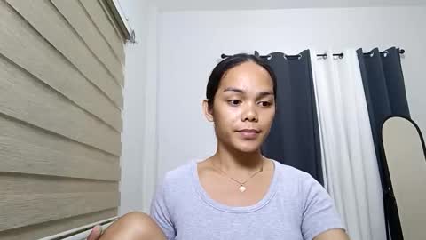 Snapshot of caroline_east chatting on February 2026 04:15:02 PM caroline_east online show from February 2026 04:15:02 PM