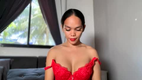 caroline_east online show from April 2026 01:49:02 AM