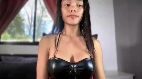 caroline_east online show from May 2026 01:10:01 AM