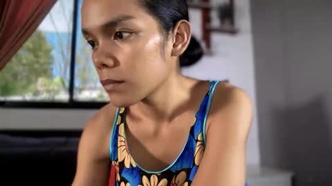 caroline_east online show from May 2026 03:57:02 AM