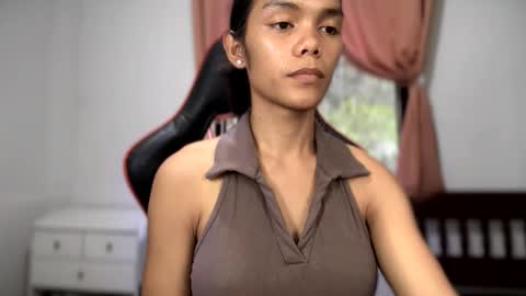 caroline_east online show from May 2026 01:03:02 AM