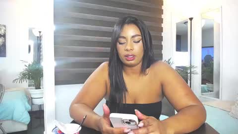 C A R O L I N E online show from February 2025 12:25:02 PM