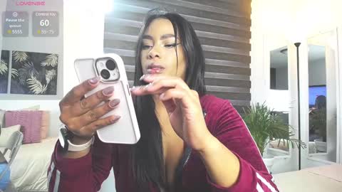 C A R O L I N E online show from March 2025 01:37:01 PM