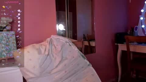 Caro online show from September 2025 08:44:02 PM