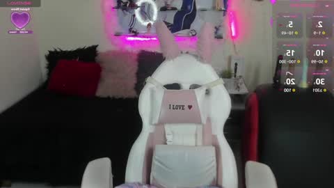 Caroline Lenox online show from January 2025 05:34:01 AM