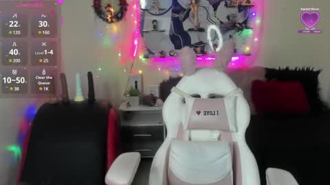 Caroline Lenox online show from January 2025 04:38:02 AM