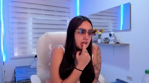 caroline_rodriguez_9 online show from April 2026 08:06:01 PM