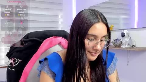 caroline_rodriguez_9 online show from April 2026 07:01:01 PM