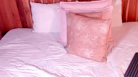 Snapshot of carolineejoness chatting on December 2025 09:23:02 PM Caroline online show from December 2025 09:23:02 PM