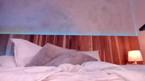 Snapshot of carolineejoness chatting on December 2025 07:53:02 PM Caroline online show from December 2025 07:53:02 PM