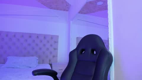 Caroline online show from March 2026 01:05:01 PM