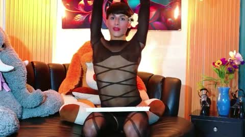 carolinejesh online show from May 2026 01:08:02 PM