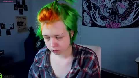 Snapshot of carolinerichter chatting on May 2026 05:59:01 AM CarolineRichter online show from May 2026 05:59:01 AM