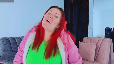 Carolinhe  online show from October 2025 08:17:01 PM