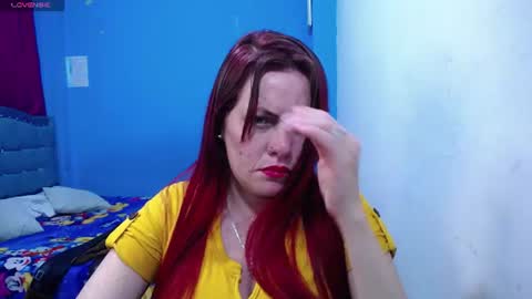 Carolinhe  online show from June 2026 04:01:02 AM