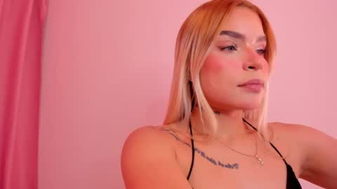 Snapshot of carolinna_ chatting on December 2024 02:07:02 AM carolinna_ online show from December 2024 02:07:02 AM
