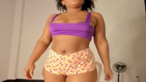 Snapshot of carolinnagomez chatting on February 2026 01:24:02 AM Caro online show from February 2026 01:24:02 AM