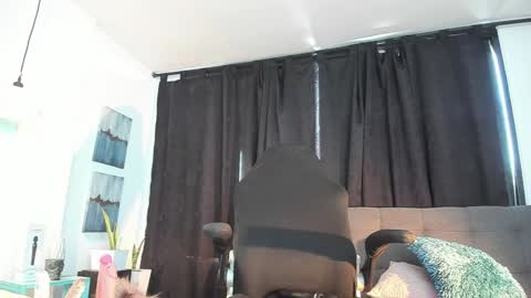 Snapshot of carolinne_89 chatting on January 2025 02:25:02 PM caro online show from January 2025 02:25:02 PM