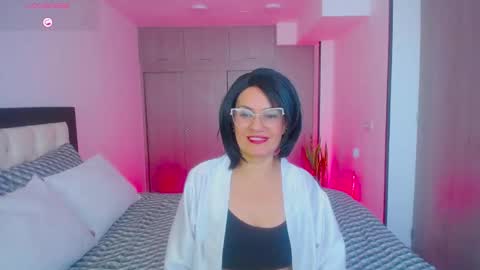 CarolinneFiotti online show from September 2025 01:24:02 PM
