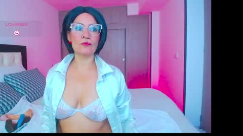 CarolinneFiotti online show from September 2025 03:39:01 PM