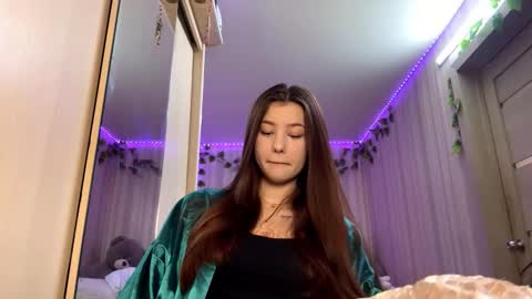 Snapshot of carolynexford chatting on December 2025 10:02:01 AM Emma online show from December 2025 10:02:01 AM