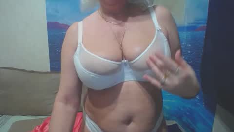 Snapshot of caroncapella chatting on December 2024 06:04:02 PM VicunaCool online show from December 2024 06:04:02 PM