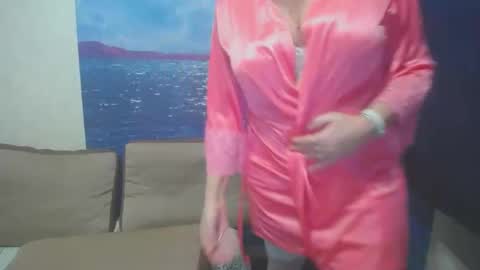 Snapshot of caroncapella chatting on December 2024 01:28:01 PM VicunaCool online show from December 2024 01:28:01 PM