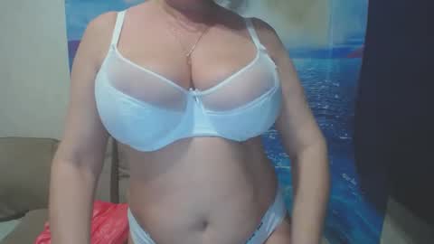 Snapshot of caroncapella chatting on January 2025 03:53:02 PM VicunaCool online show from January 2025 03:53:02 PM