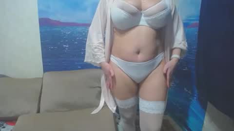 Snapshot of caroncapella chatting on February 2025 03:52:01 PM VicunaCool online show from February 2025 03:52:01 PM