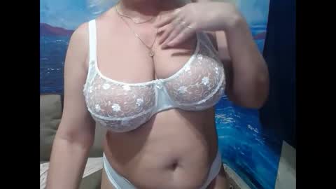 Snapshot of caroncapella chatting on February 2025 02:20:02 PM VicunaCool online show from February 2025 02:20:02 PM