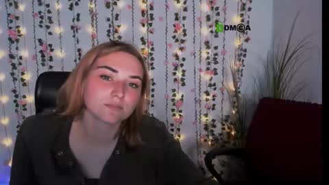 casey_meow_ online show from September 2025 01:04:01 PM