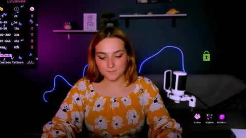 casey_meow_ online show from October 2025 01:01:01 PM