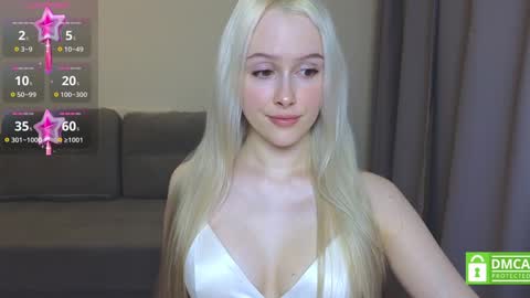 Snapshot of caseylabow chatting on December 2024 04:17:01 PM My name is Casey... Nice to meet you I will be happy to have funthumbs up please its important online show from December 2024 04:17:01 PM
