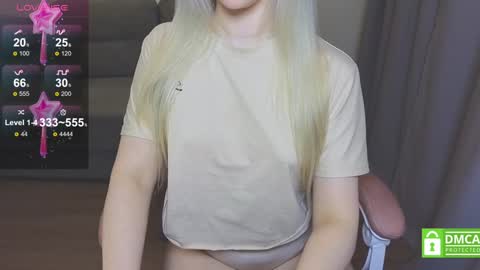 Snapshot of caseylabow chatting on January 2025 01:21:02 PM My name is Casey... Nice to meet you I will be happy to have funthumbs up please its important online show from January 2025 01:21:02 PM