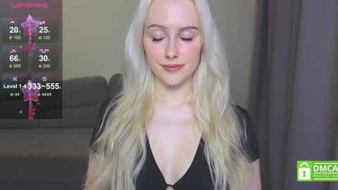 Snapshot of caseylabow chatting on January 2025 12:52:01 PM My name is Casey... Nice to meet you I will be happy to have funthumbs up please its important online show from January 2025 12:52:01 PM