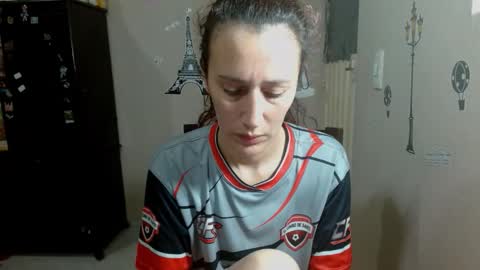 Snapshot of cassandra_brownn chatting on December 2025 05:00:01 PM online show from December 2025 05:00:01 PM