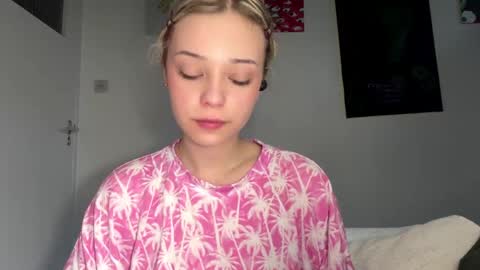 Olivia online show from May 2026 05:04:01 AM