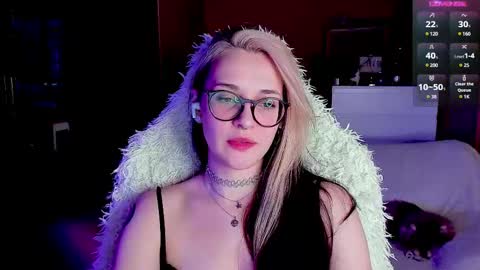 Snapshot of cassy_moore chatting on March 2025 04:28:01 AM Ellie online show from March 2025 04:28:01 AM