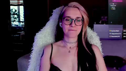 Snapshot of cassy_moore chatting on March 2025 07:32:01 AM Ellie online show from March 2025 07:32:01 AM
