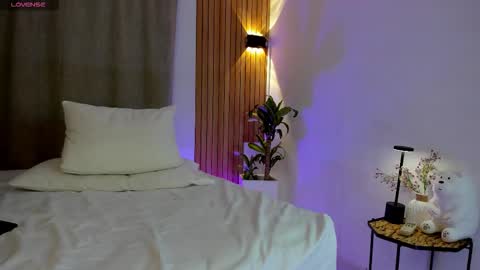 Cat  Soy modelo independiente online show from December 2025 06:00:01 AM