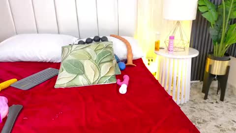 Dani   online show from April 2026 07:58:01 PM