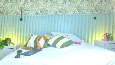 Dani   online show from July 2026 09:35:01 PM