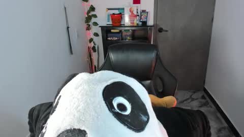 Flor....... online show from February 2025 01:55:02 AM