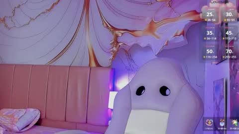 Mia online show from March 2025 05:43:02 PM